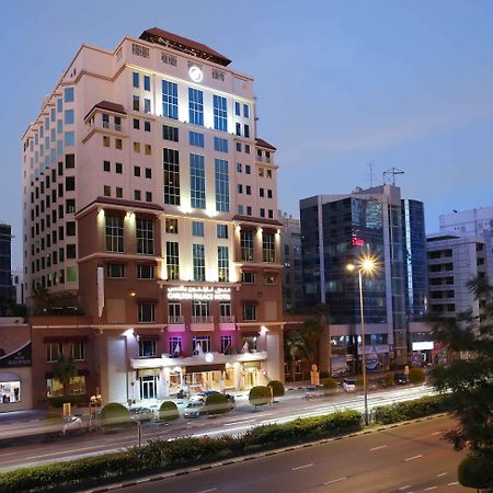 Knight Castle Hotel Dubai Exterior foto The hotel at night