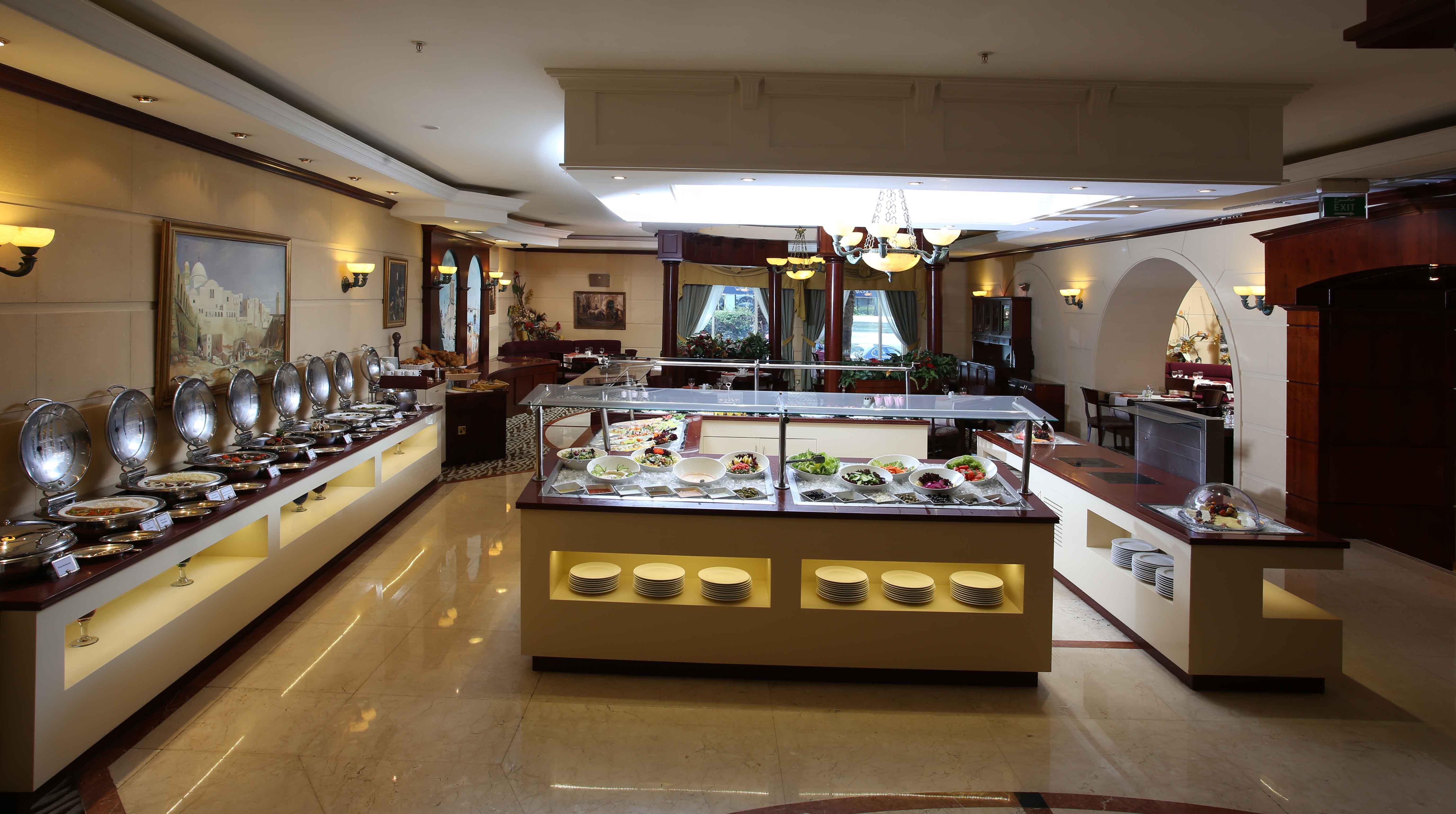 Knight Castle Hotel Dubai Exterior foto The buffet at the hotel