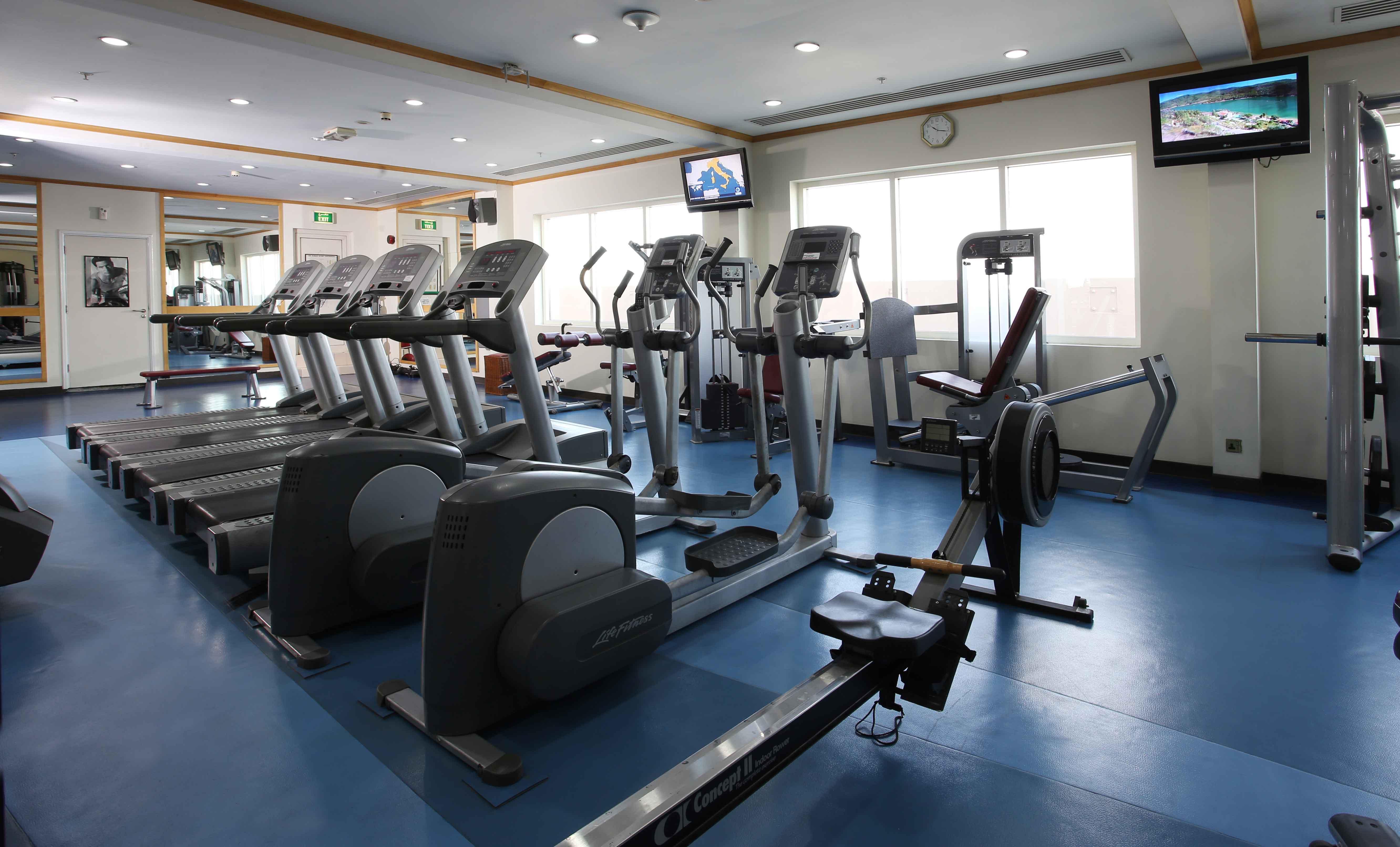 Knight Castle Hotel Dubai Exterior foto A gym in a hotel