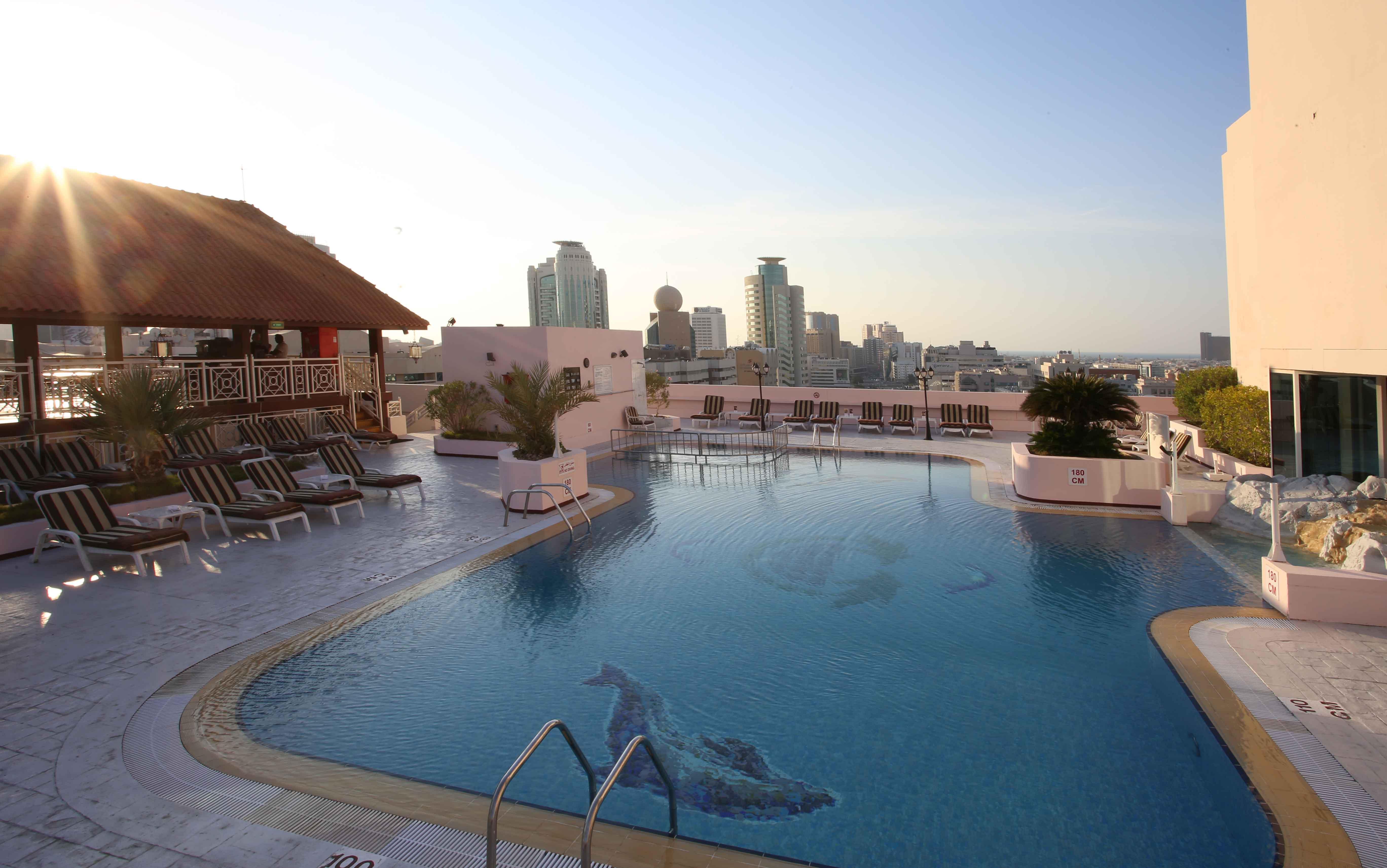 Knight Castle Hotel Dubai Exterior foto Rooftop pool at the Sheraton Riyadh