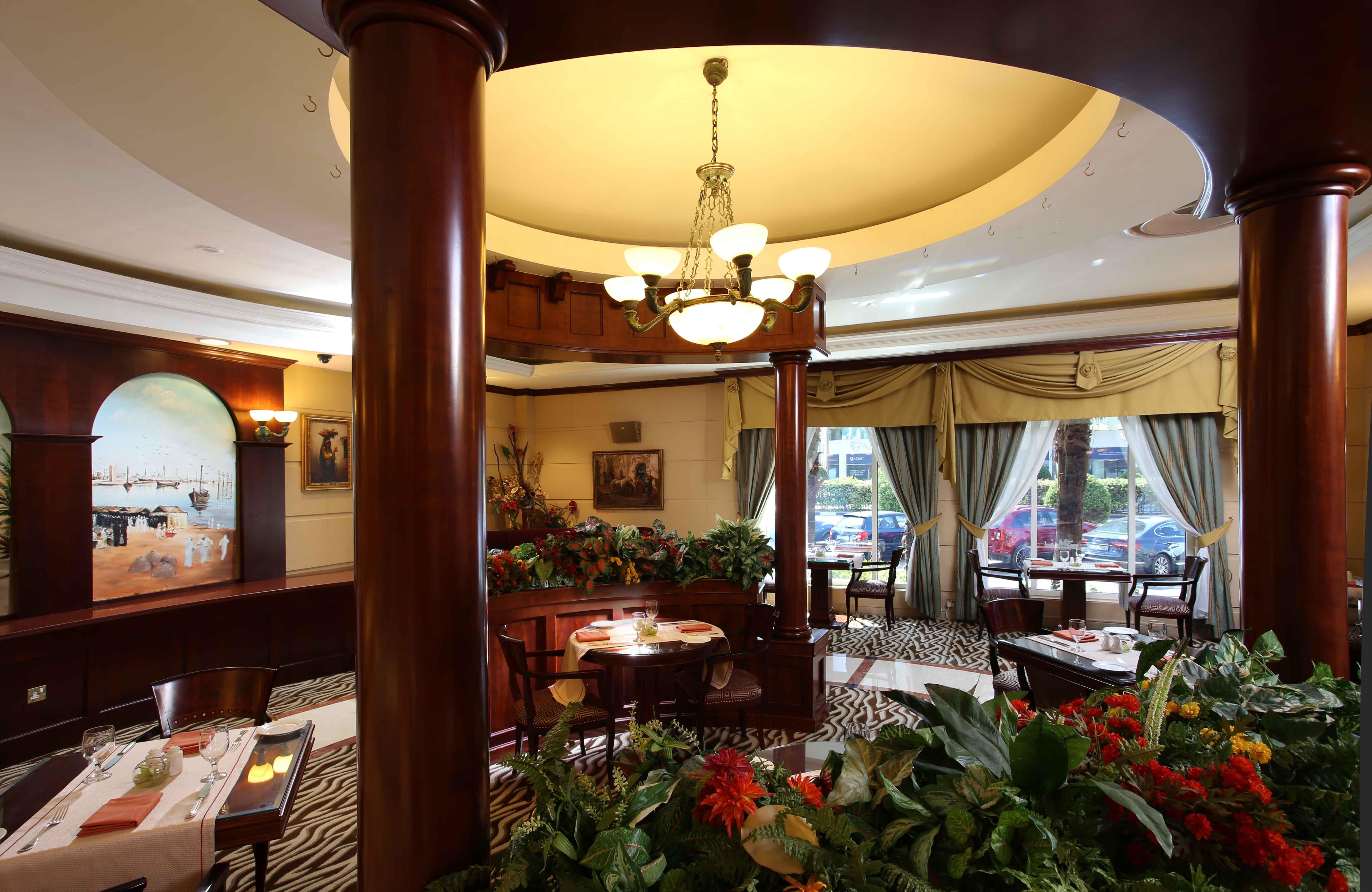 Knight Castle Hotel Dubai Exterior foto Restaurant