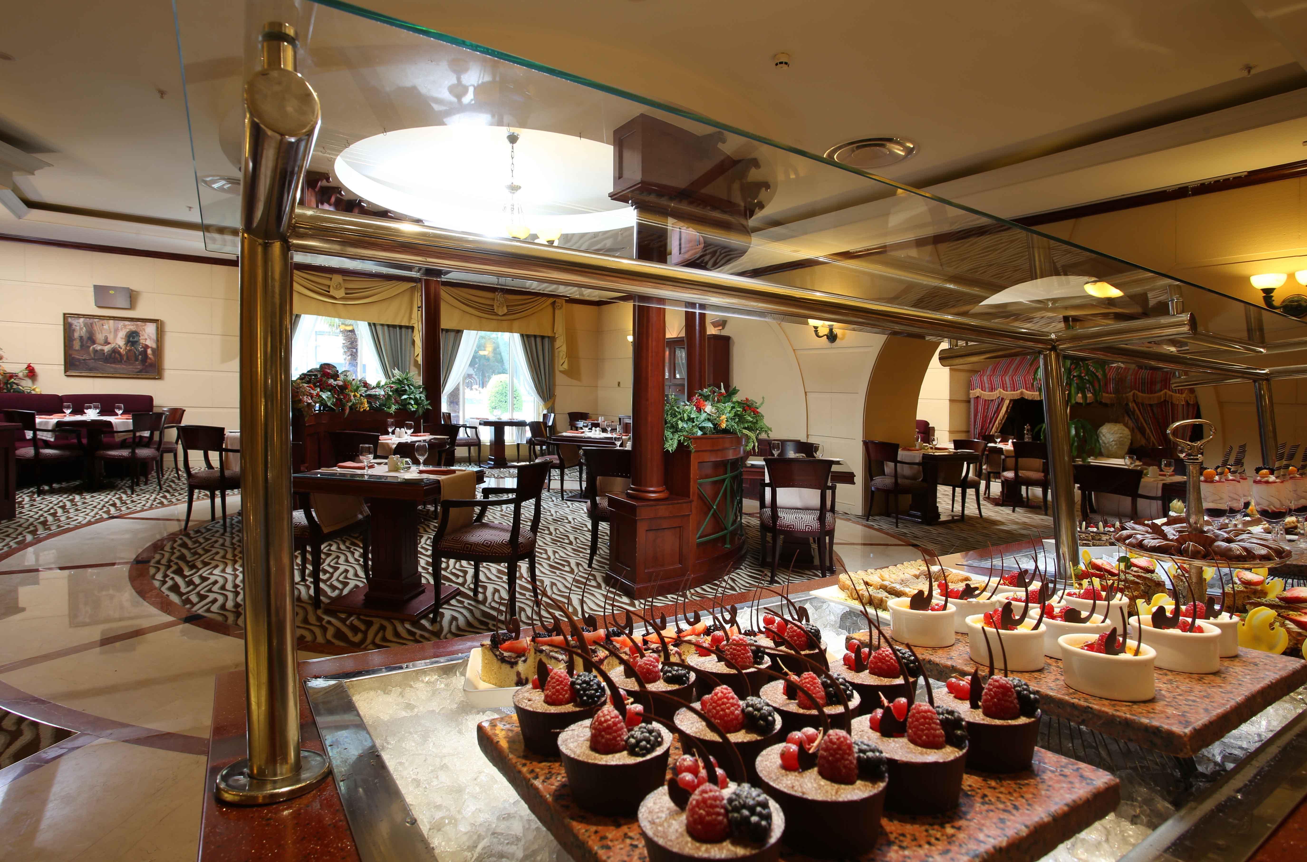 Knight Castle Hotel Dubai Exterior foto The restaurant