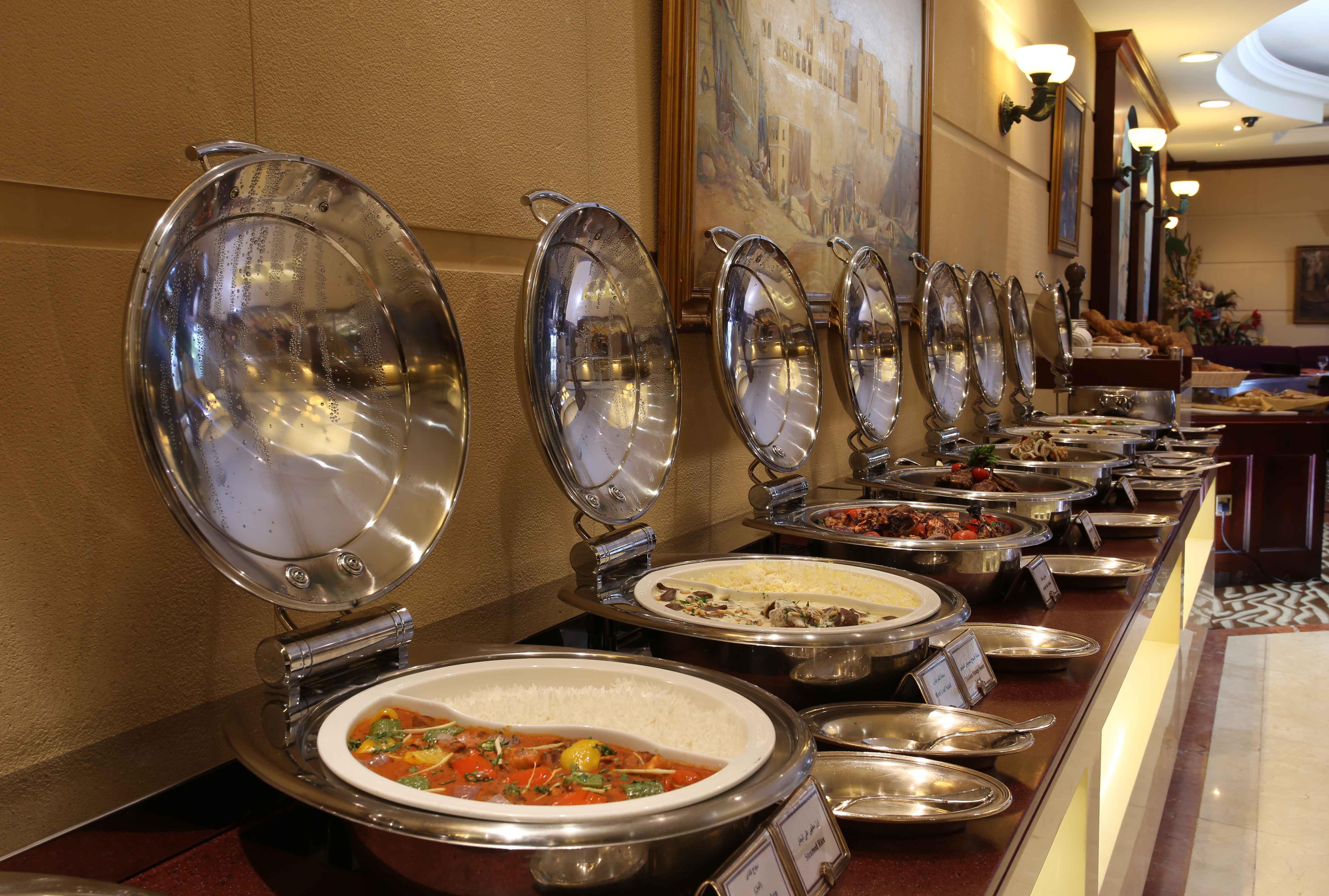 Knight Castle Hotel Dubai Exterior foto A buffet at a hotel