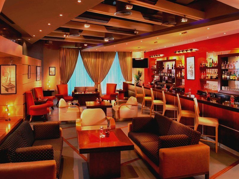 Knight Castle Hotel Dubai Exterior foto The bar at the hotel