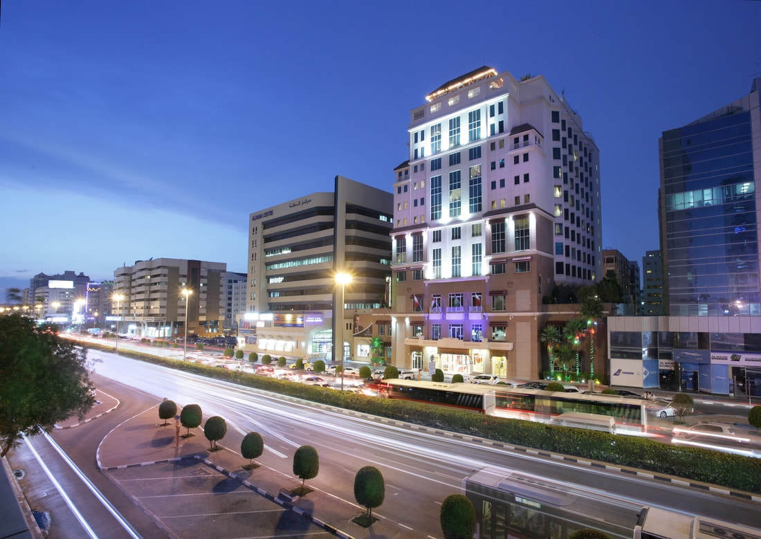 Knight Castle Hotel Dubai Exterior foto The hotel at night