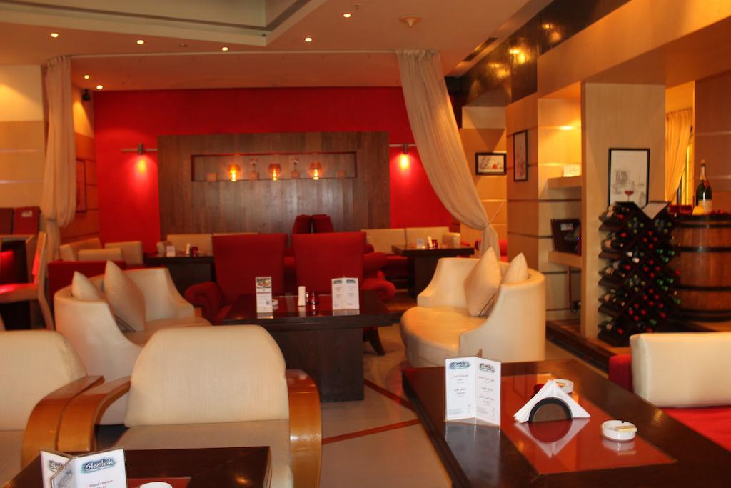 Knight Castle Hotel Dubai Exterior foto The lounge at the airport