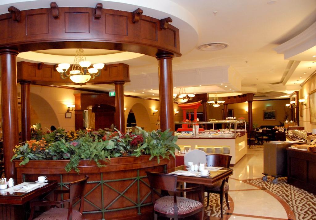Knight Castle Hotel Dubai Exterior foto The restaurant