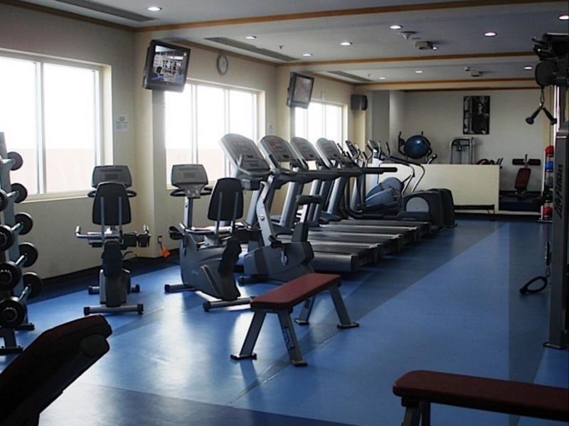 Knight Castle Hotel Dubai Exterior foto A gym in a hotel